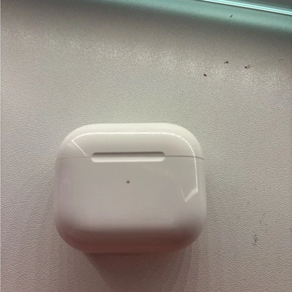 Apple Airpod 3s WITH Charging Case